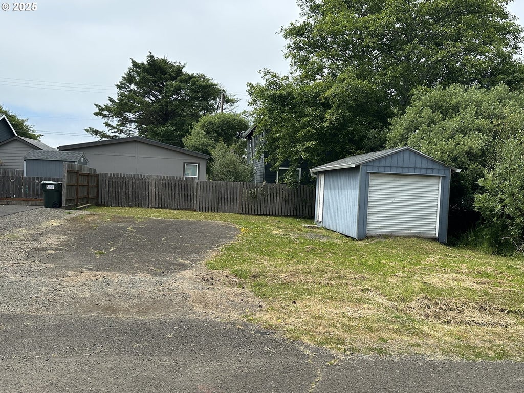 N Dolphin St, Rockaway Beach