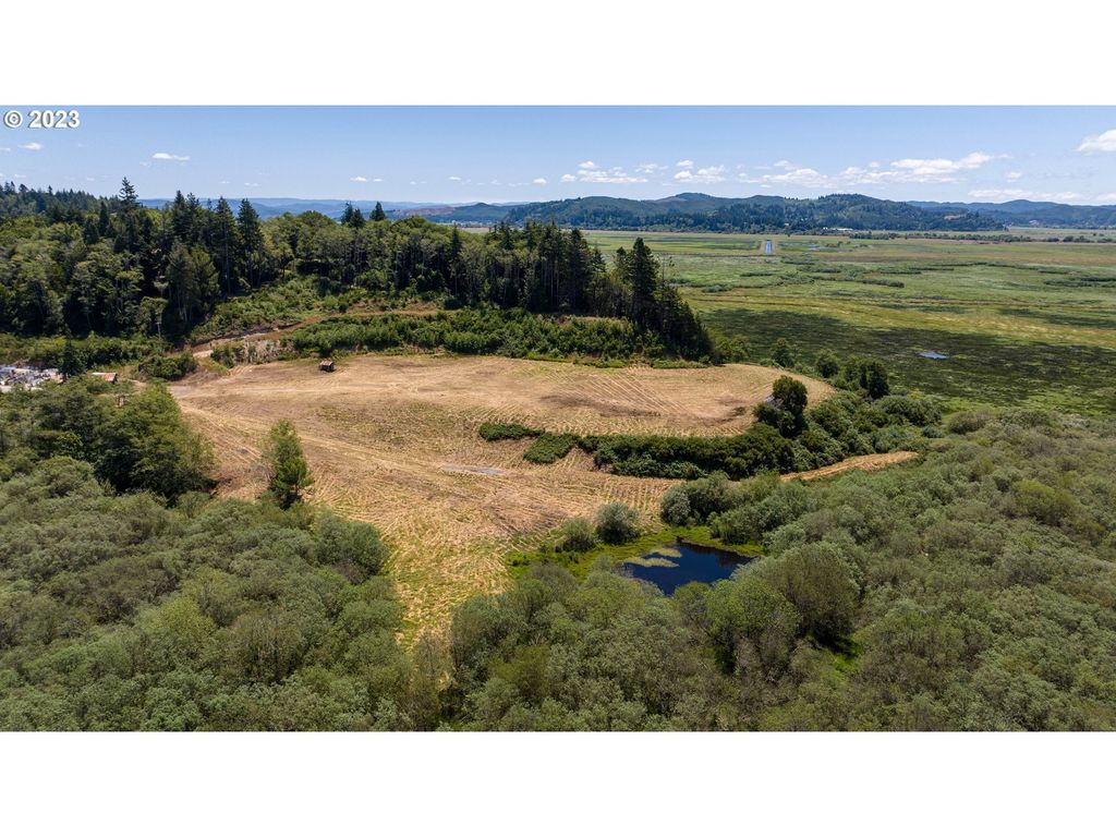 North Bank Ln, Coquille