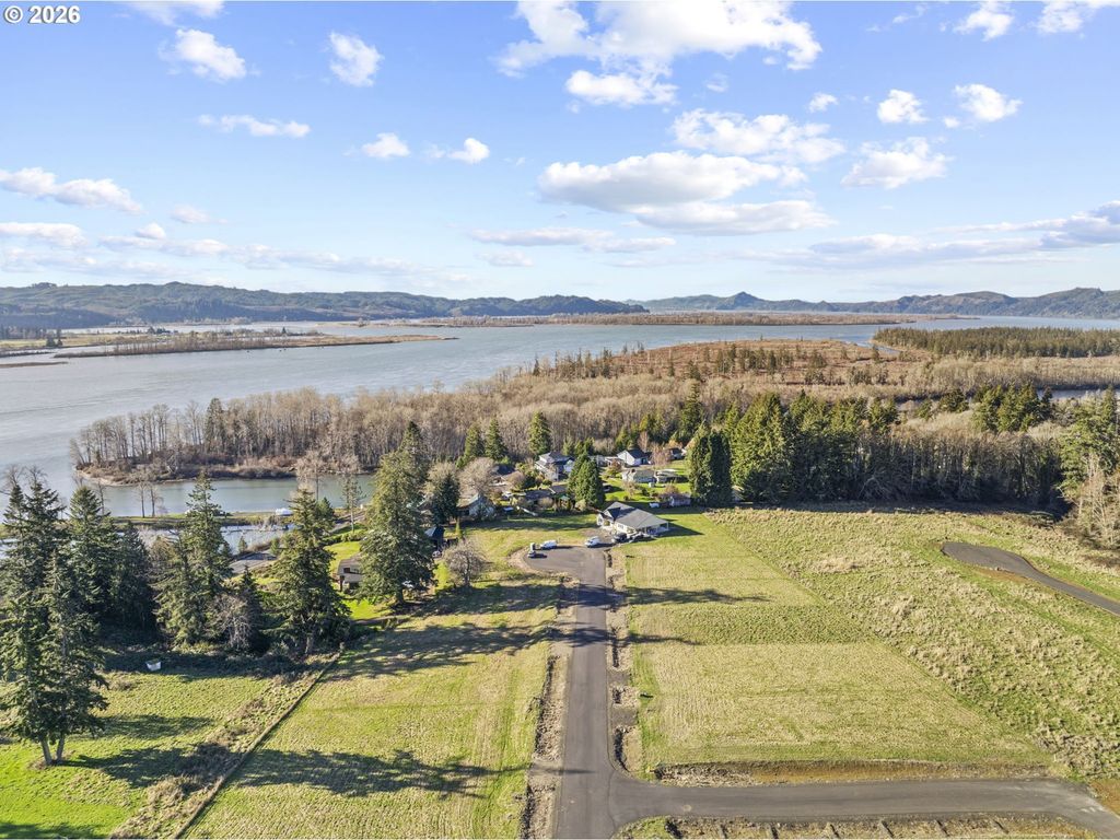 45 Sunnyfield Dr, Cathlamet