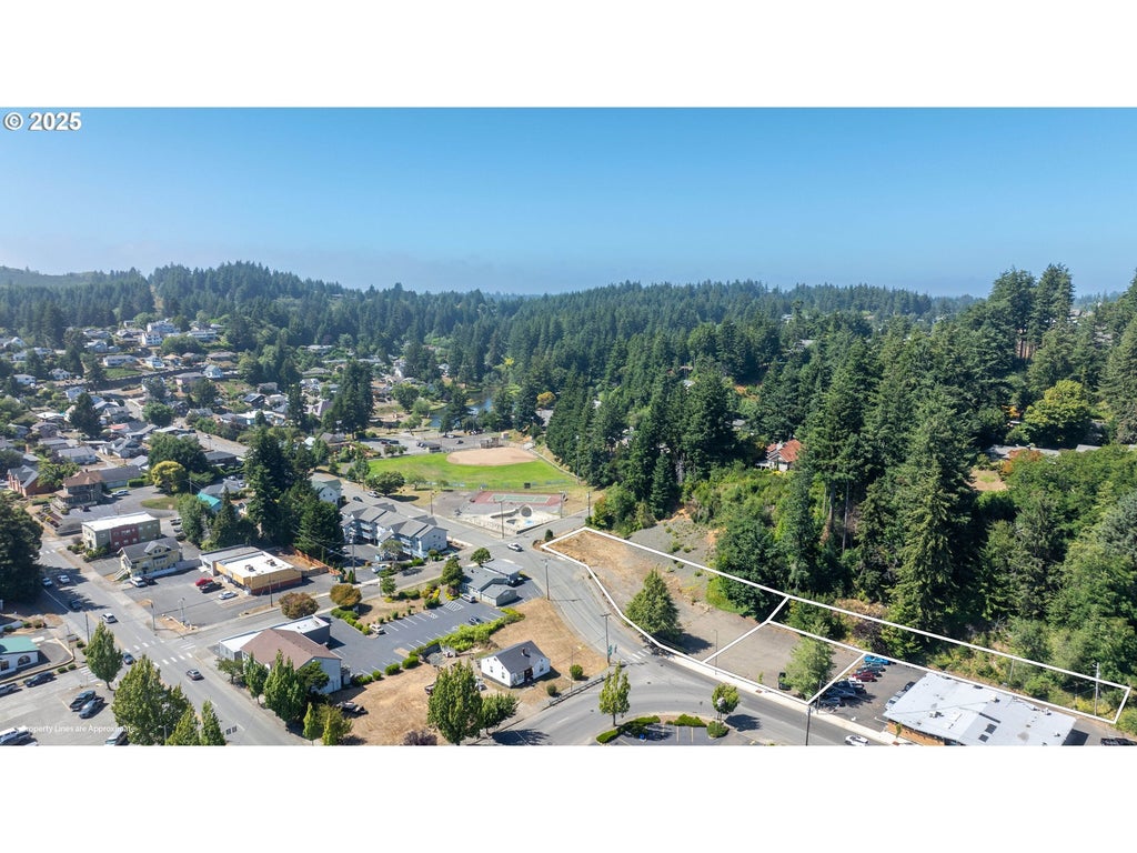 790 Commercial Ave, Coos Bay