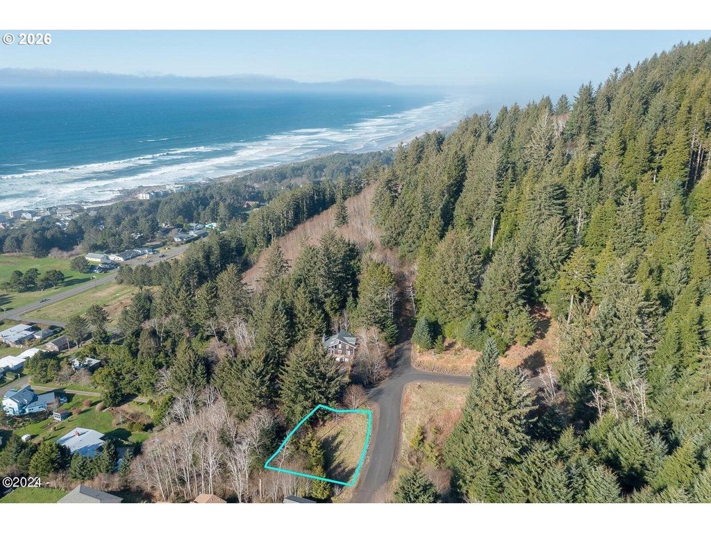 212 Chief Albert Dr, Yachats