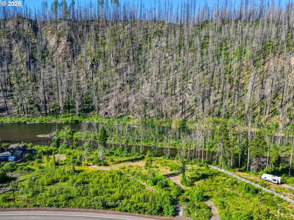49280 Mckenzie Hwy, Vida