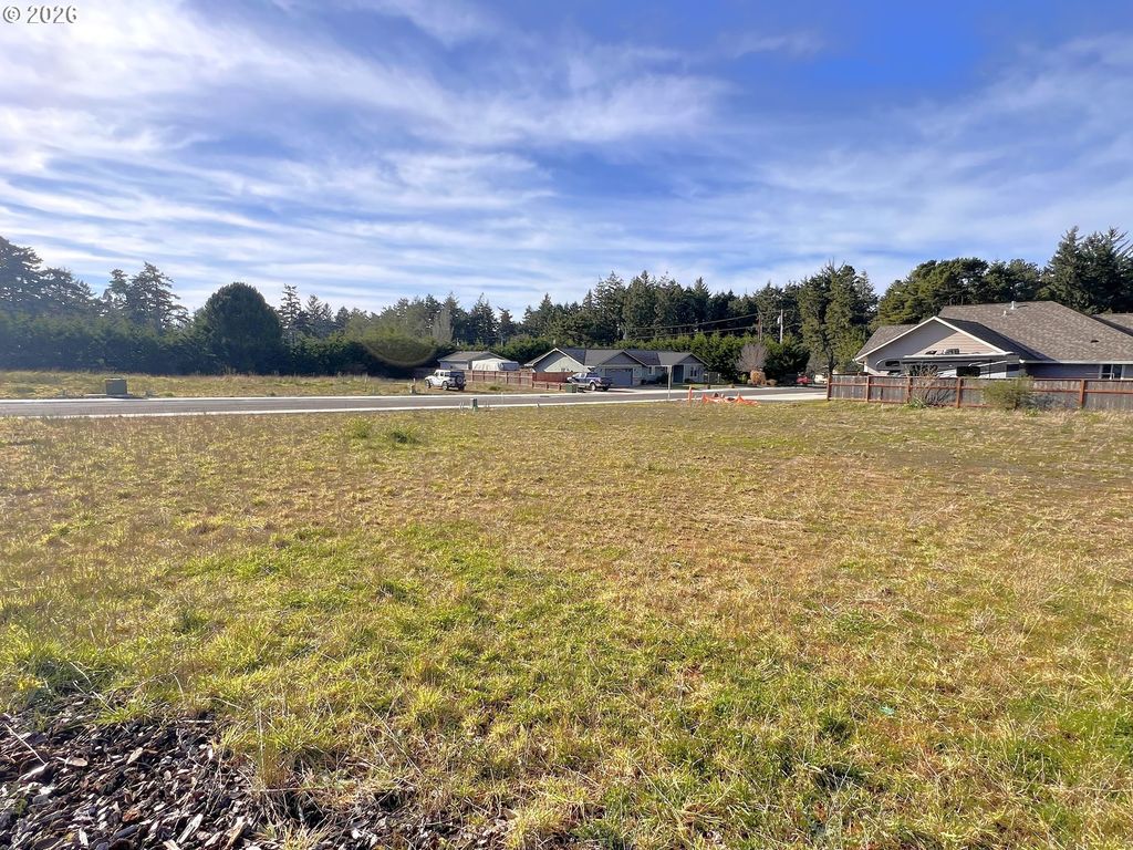 1090 Park Pl, Coos Bay