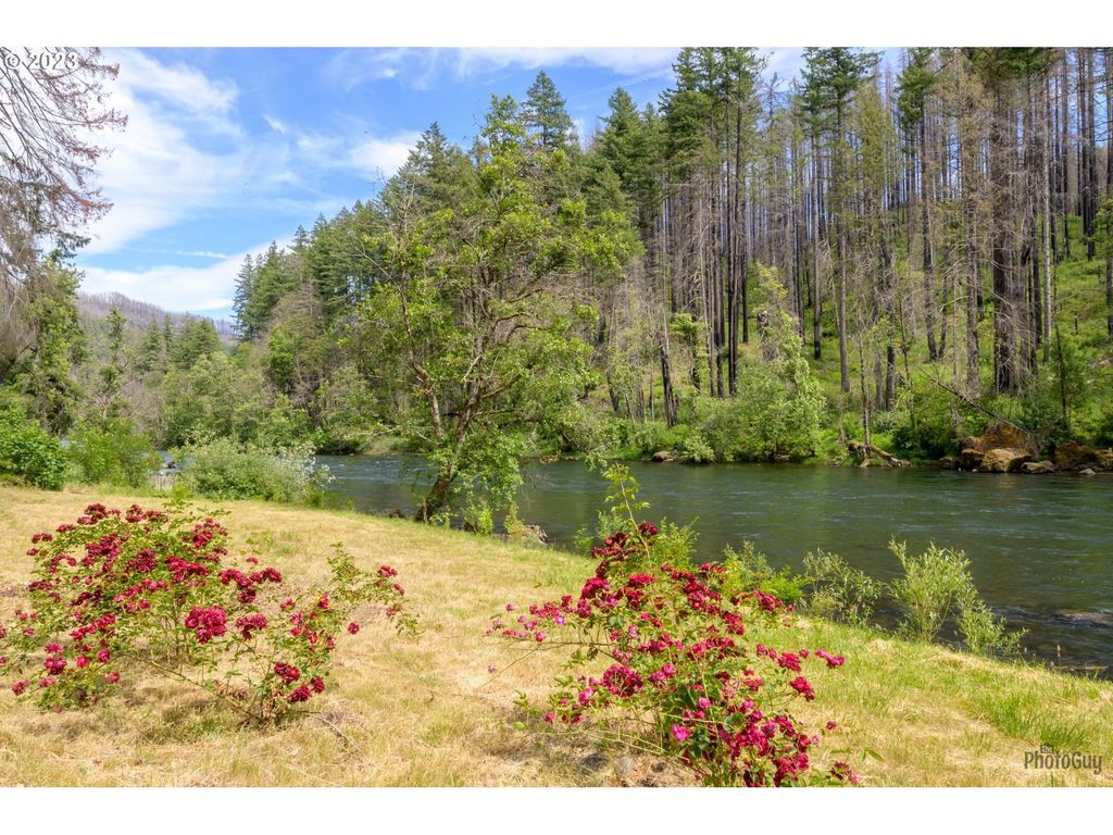 47664 Mckenzie Hwy, Vida