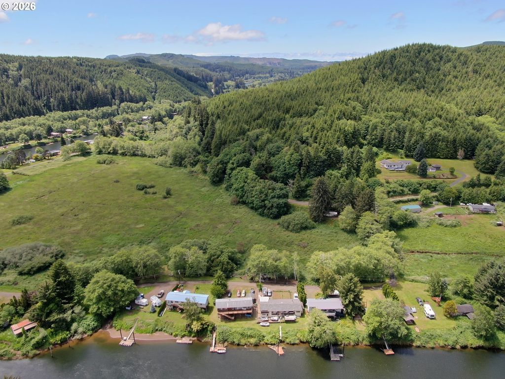 6141 S River Loop, Lincoln City