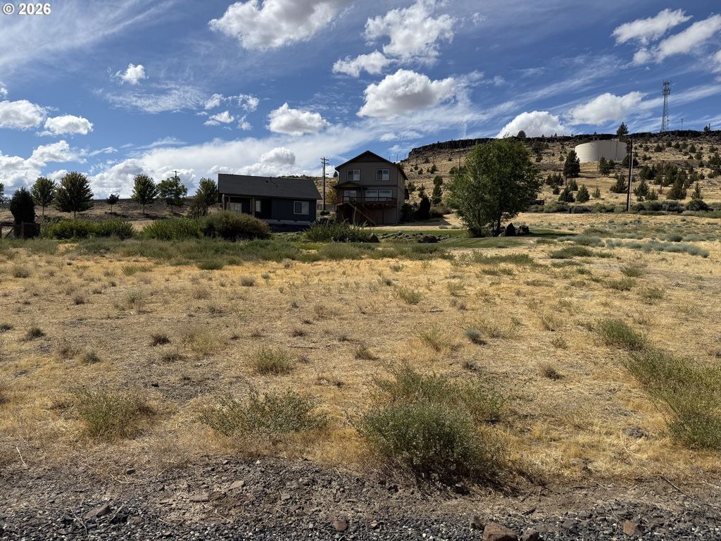 423 Little Lake Rd, Maupin