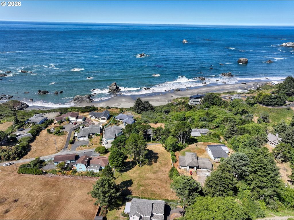 Holmes Dr, Brookings