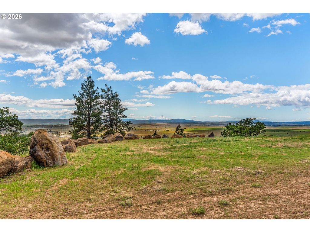 125 Eagle Dr 18/19, Goldendale