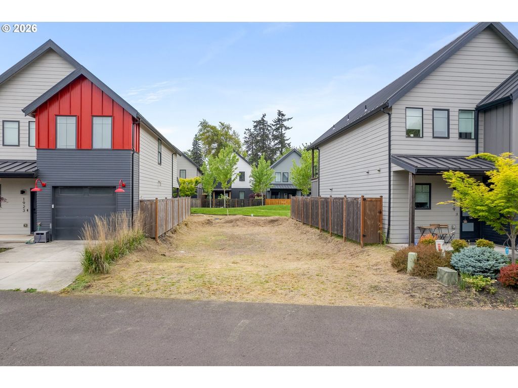 1921 Elkhorn Dr, Eugene