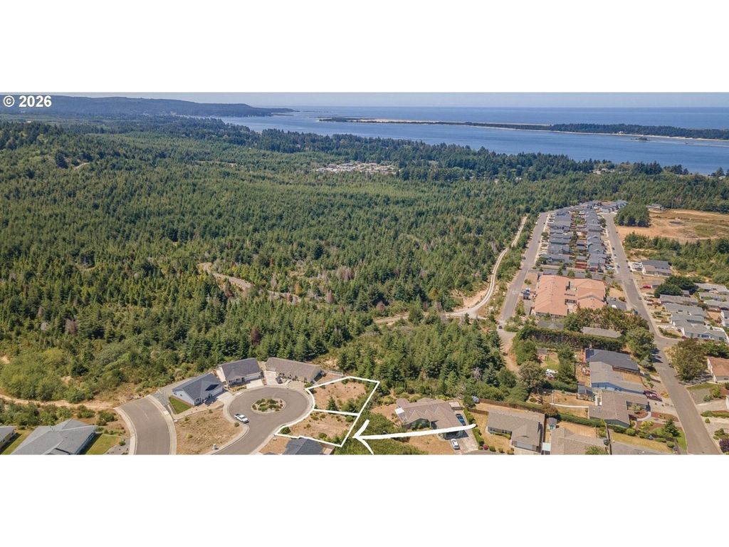 1 Nautical Ct, Coos Bay