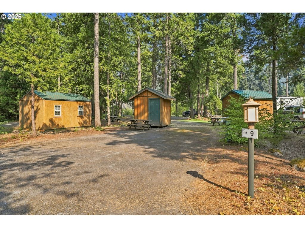 54432 Mckenzie Hwy 9, Blue River