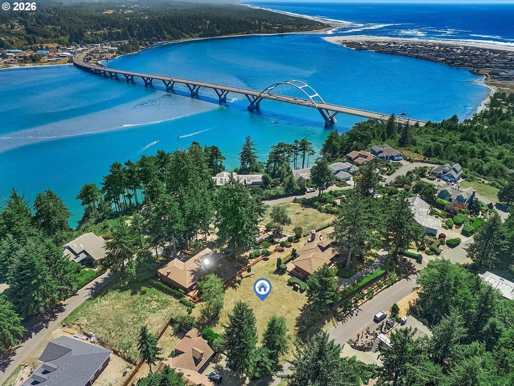 825 Nw Highland Cir, Waldport
