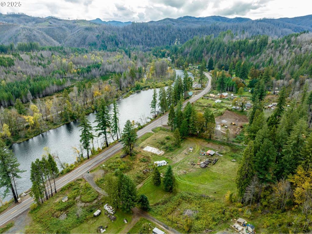 49687 Mckenzie Hwy, Vida