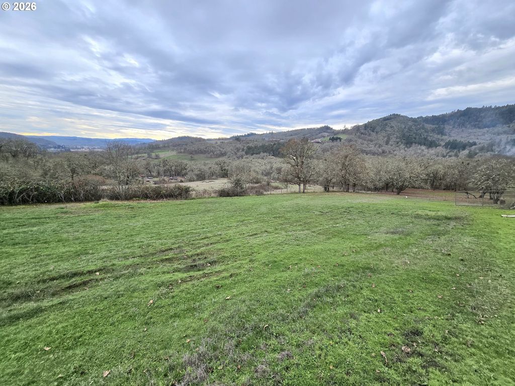 Fairhill Dr, Roseburg