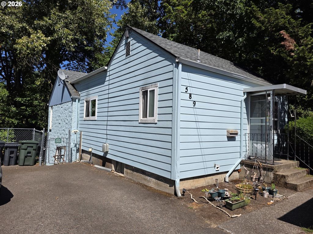 589 Knapp Pl, Salem