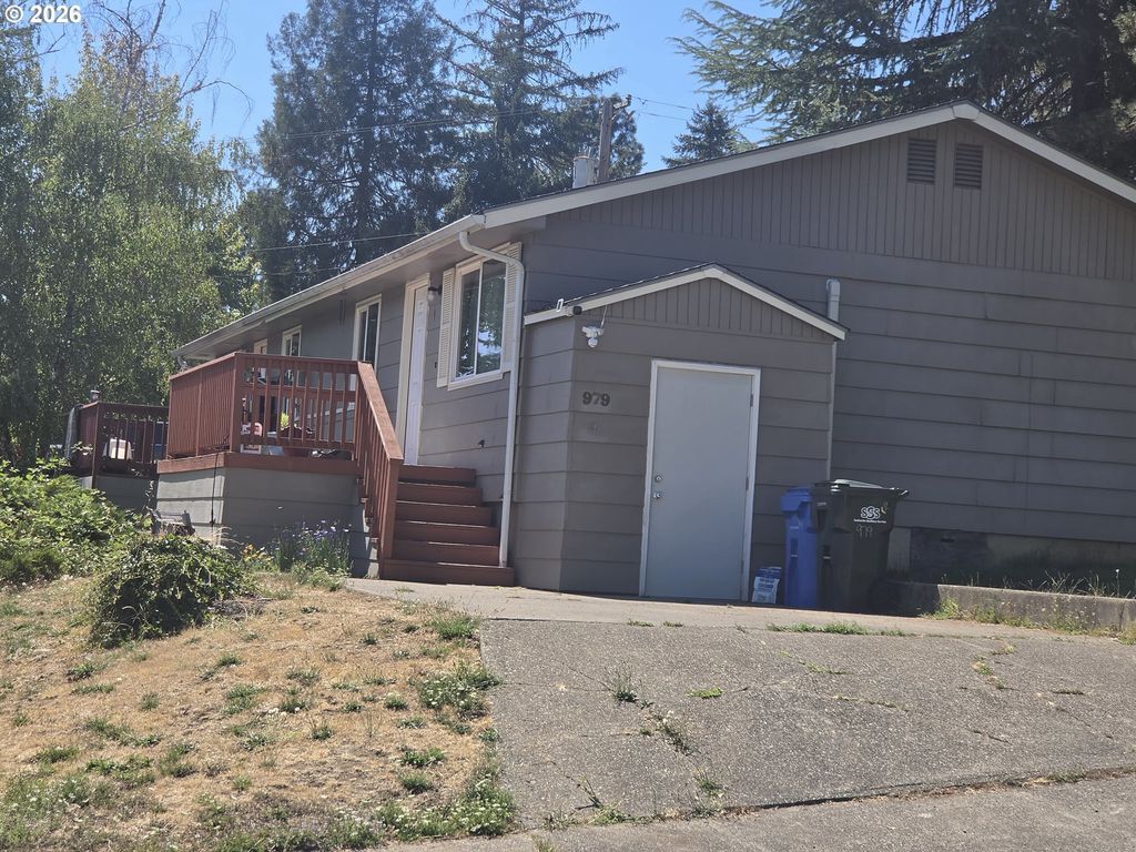 977 E Fourth Ave, Sutherlin