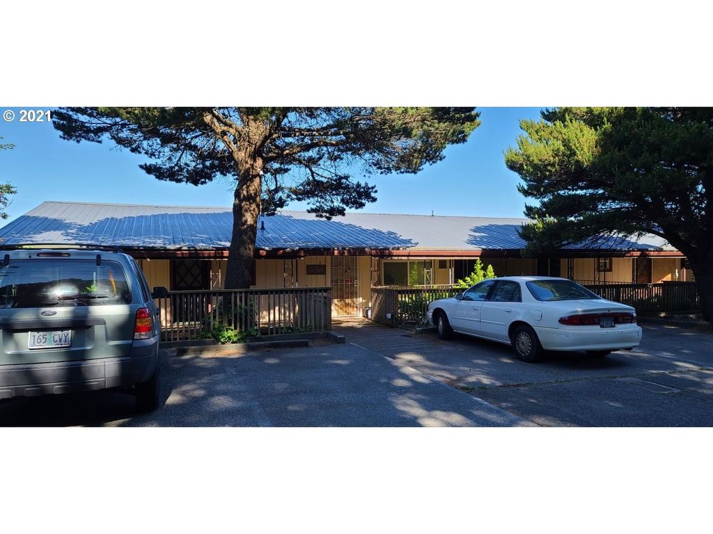 29696 Shore Pine Ln, Gold Beach