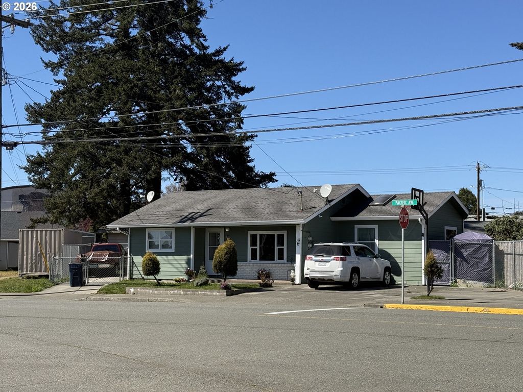 515 Pacific Ave, Brookings
