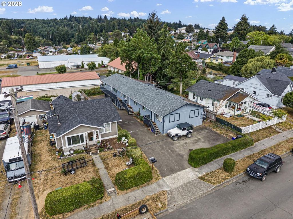 1063 S 4th St, Coos Bay
