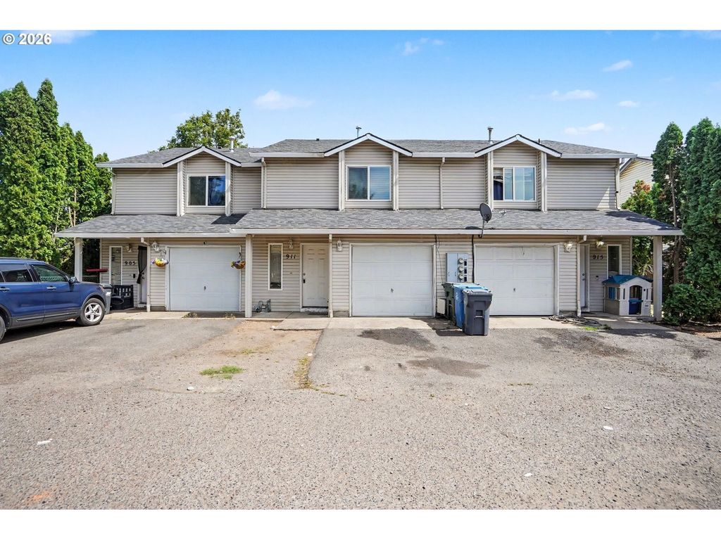 905 Charter Pl, Salem