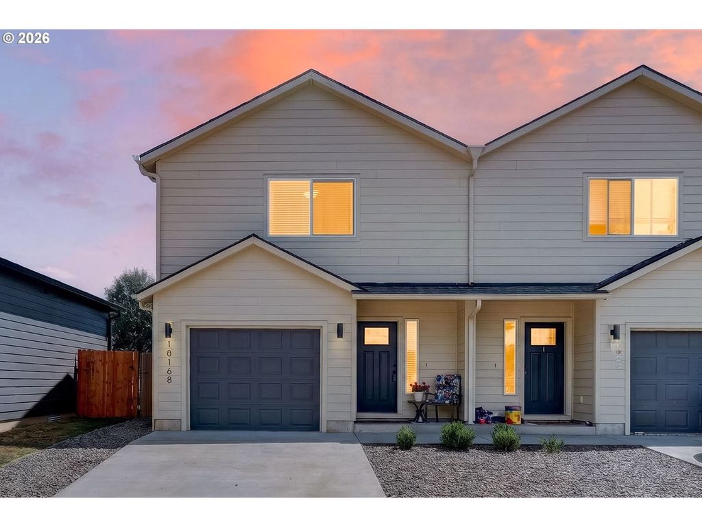 1016 Peach Rd, Winlock