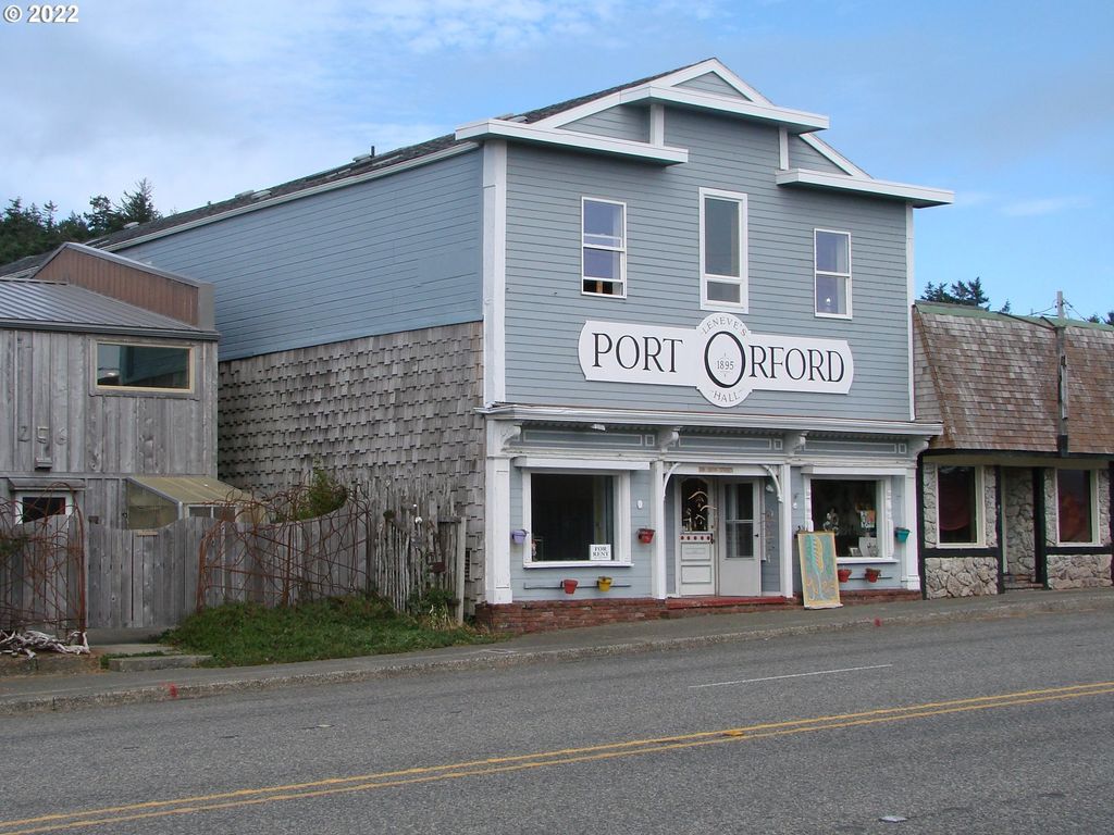 246 6th St, Port Orford