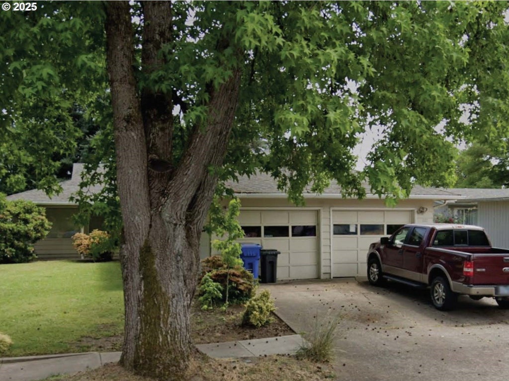 220 Gardenia Dr, Salem