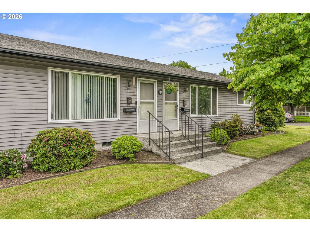 733 Delaware St, Longview