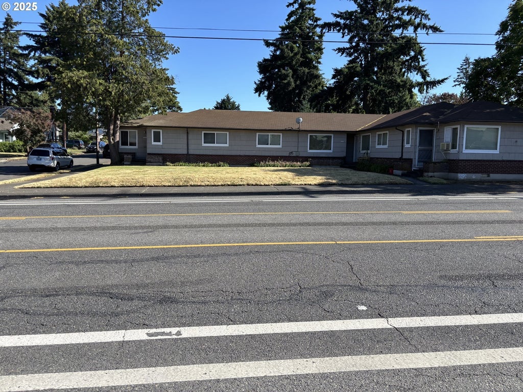 7424 Ne Halsey St, Portland