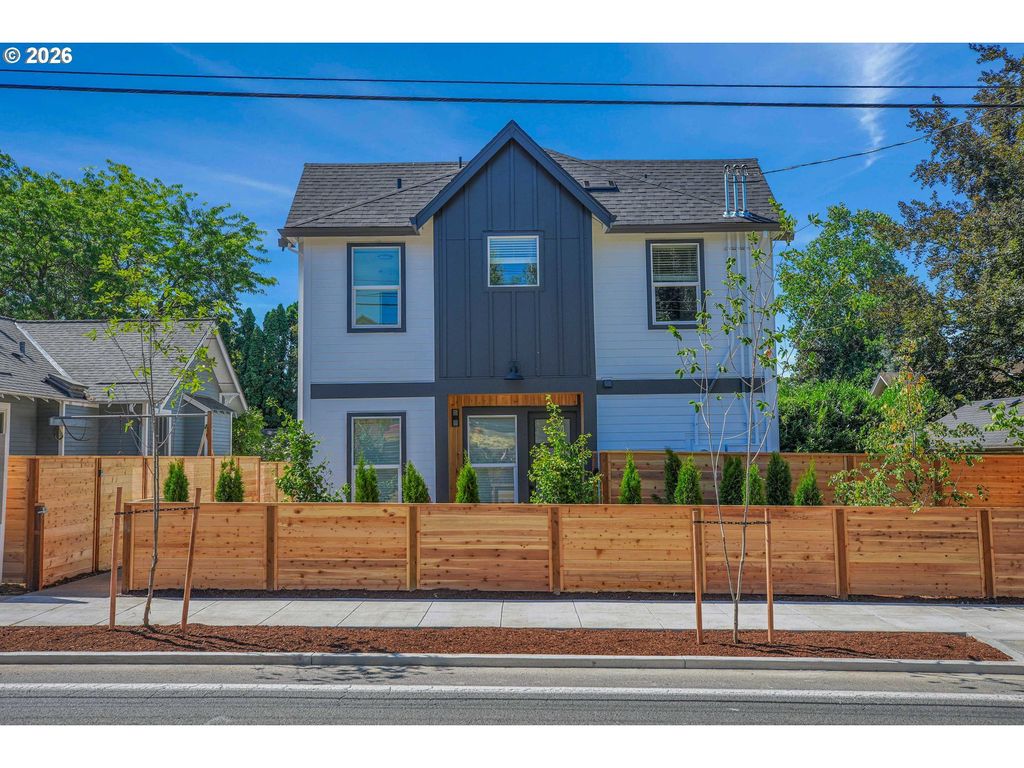 8426 E Burnside St, Portland
