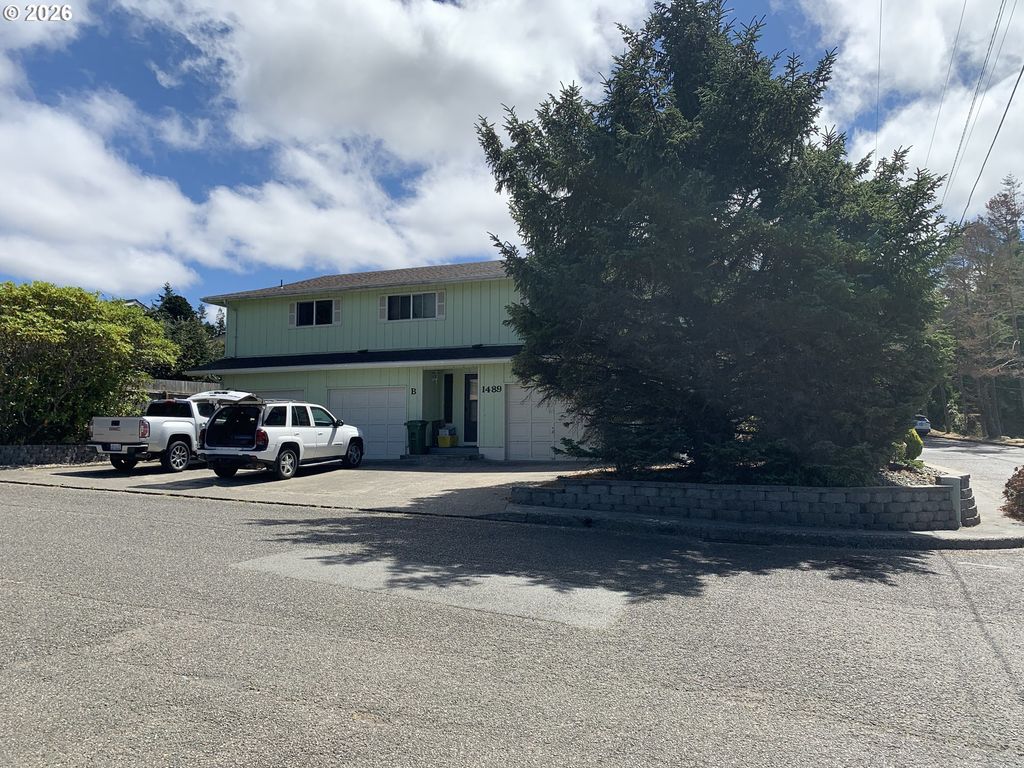 1489 Scott Ln, North Bend