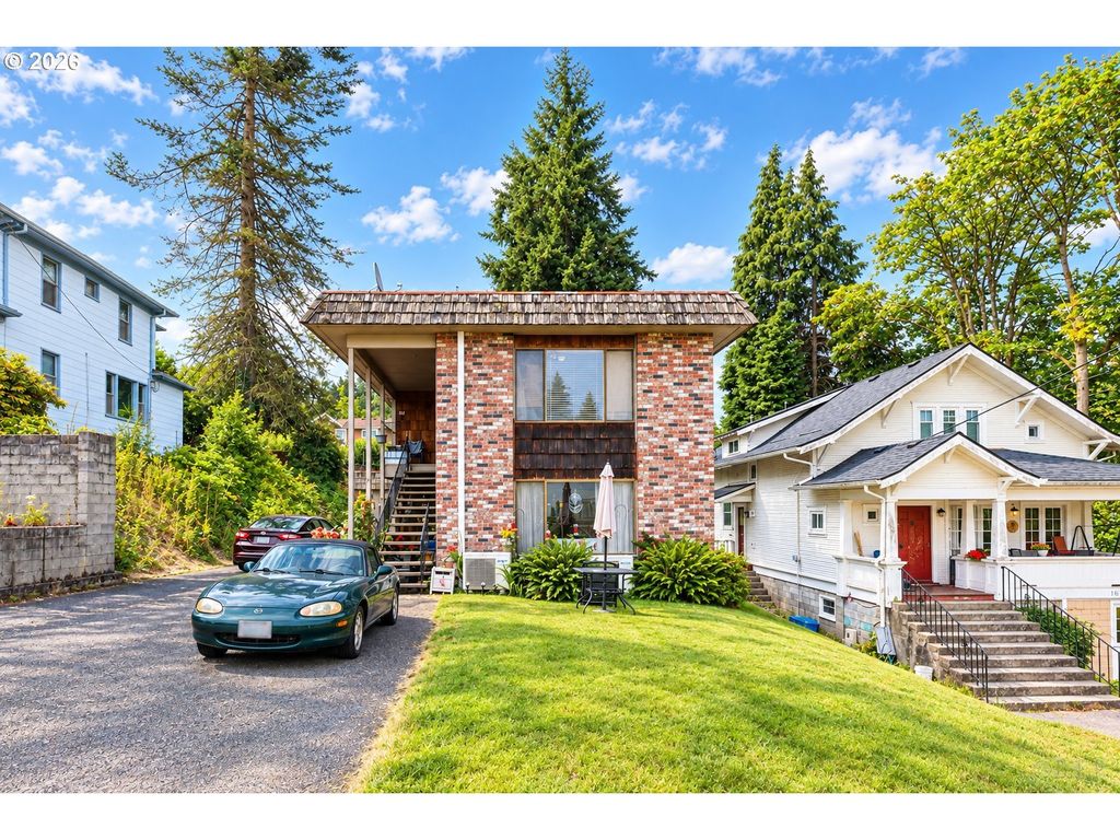 110 W C St, Rainier