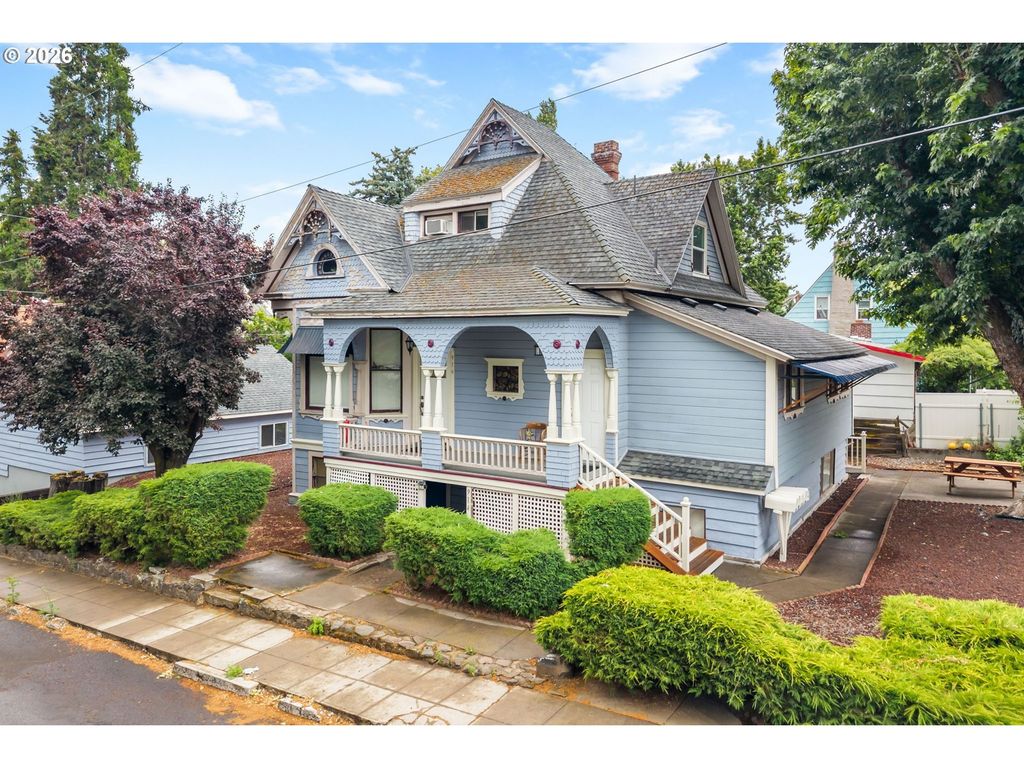 501 E 9th St, The Dalles