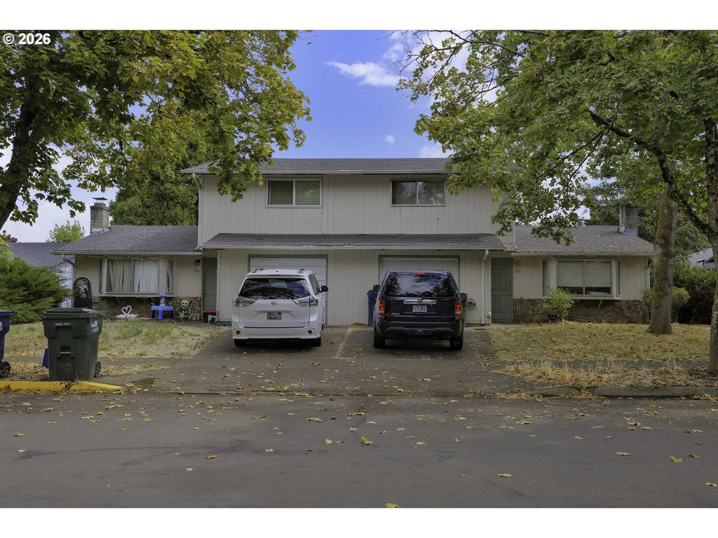 993 N Cloverleaf Loop, Springfield