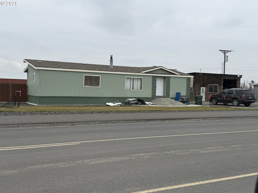 1250 E Airport Rd, Hermiston