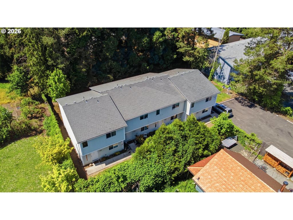 320 Monmouth Ave S, Monmouth