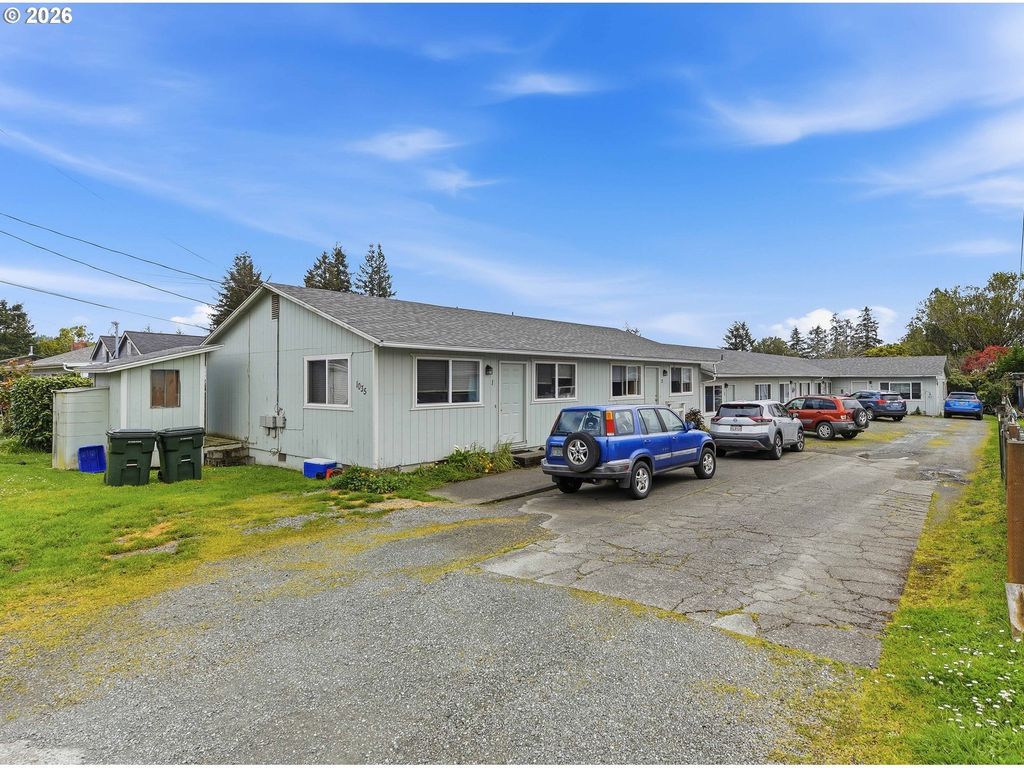 1035 W 11th St, Coquille