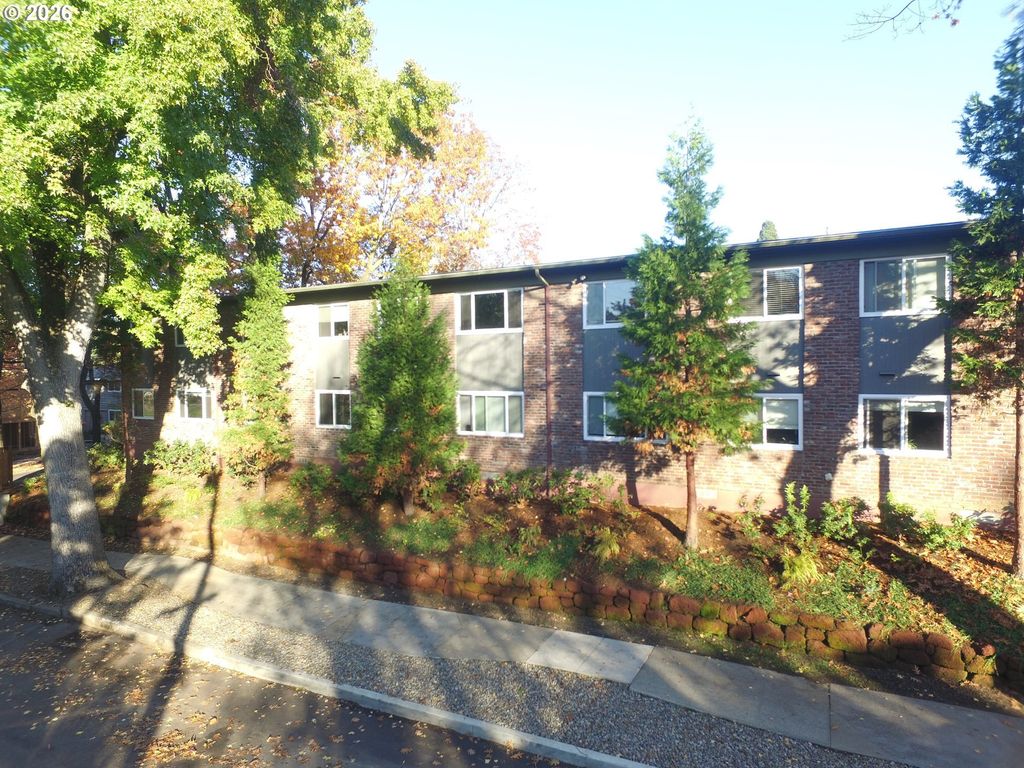 1800 Se Stark St Se, Portland