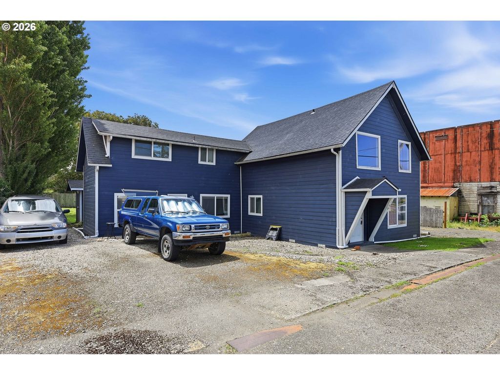 100 Commercial Ave, Gardiner