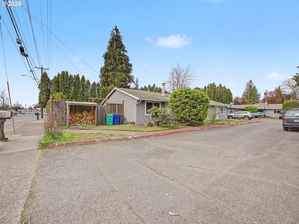 18635 Se Division St, Gresham