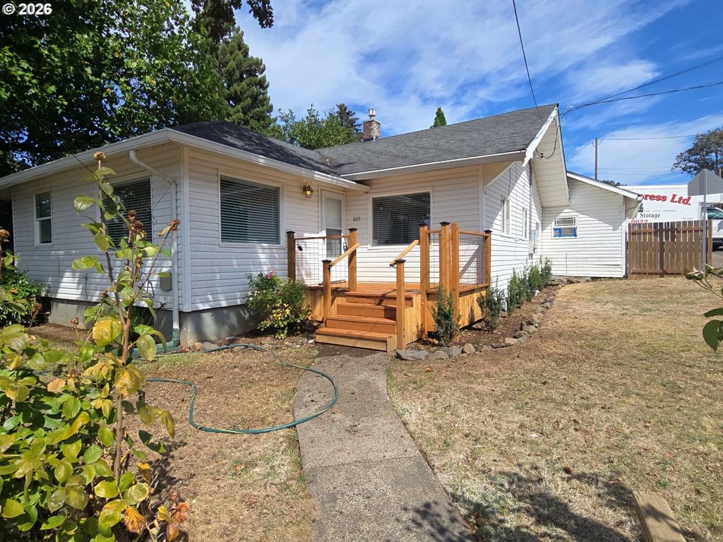 825 Yale Ave, Gladstone