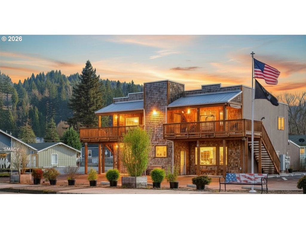 1601 E Main St, Cottage Grove