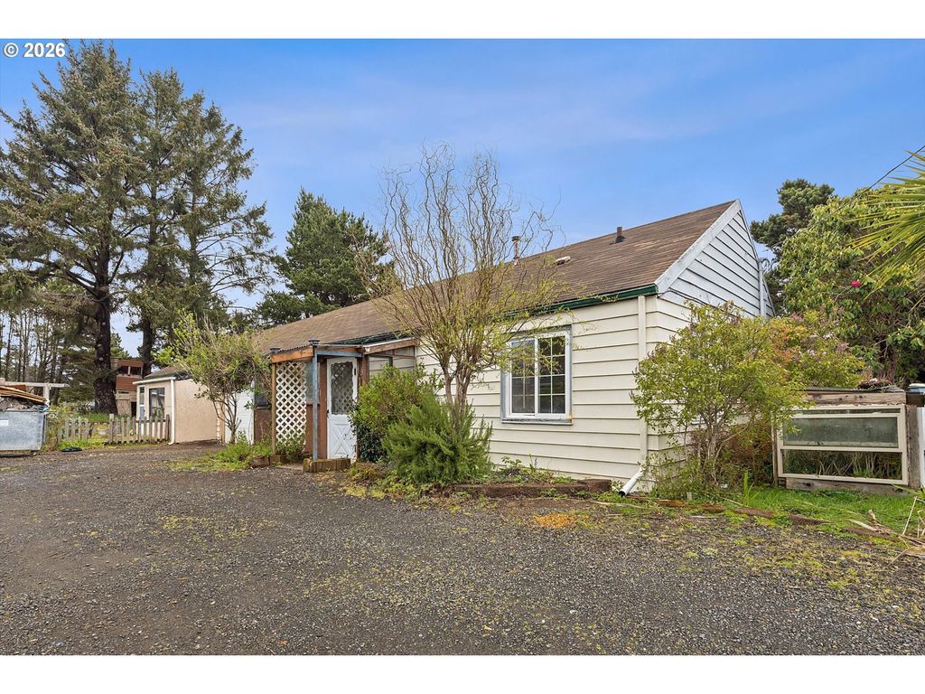 1035 Sw 15th St, Lincoln City