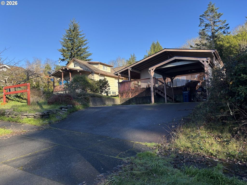 108 N Irving St, Coquille