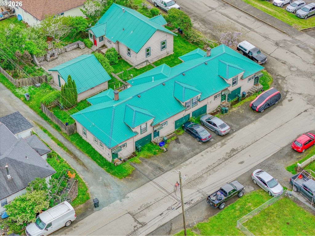 1170 N Baxter St, Coquille