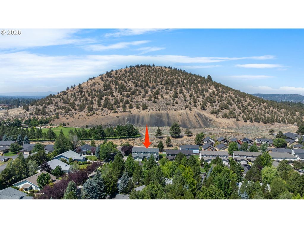 1926 Ne Sams Loop, Bend