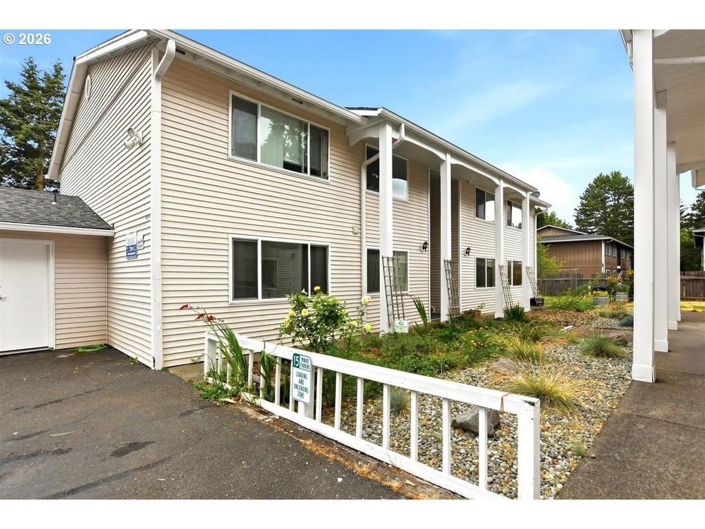 4416 Gibbons St, Vancouver