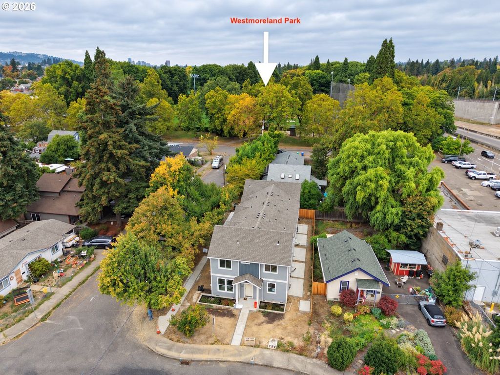 2505 Se Tacoma St, Portland