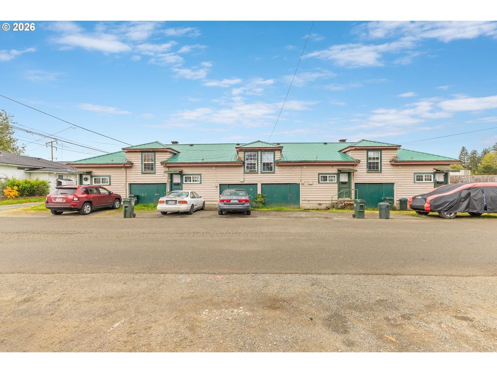 205 E 12th St, Coquille