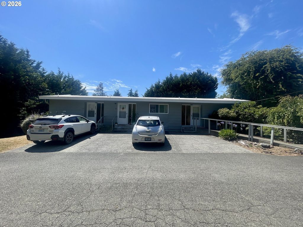 2645 N 16th Ct, Coos Bay